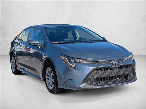 Used 2022 Toyota Corolla LE image 3