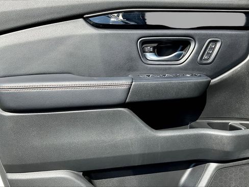 Used 2024 Honda Pilot TrailSport image 20