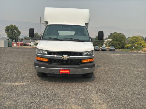 Used 2016 Chevrolet Express 3500 w/ Chrome Appearance Package image 2
