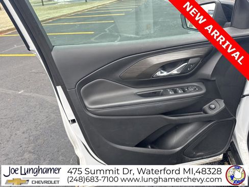 Used 2023 GMC Terrain SLE w/ Driver Convenience Package image 13