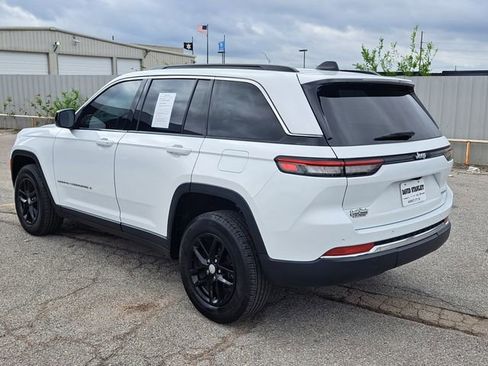Used 2025 Jeep Grand Cherokee Laredo X RWD image 4