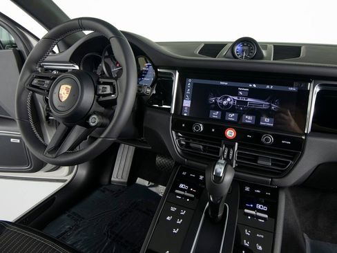 New 2026 Porsche Macan Turbo image 31