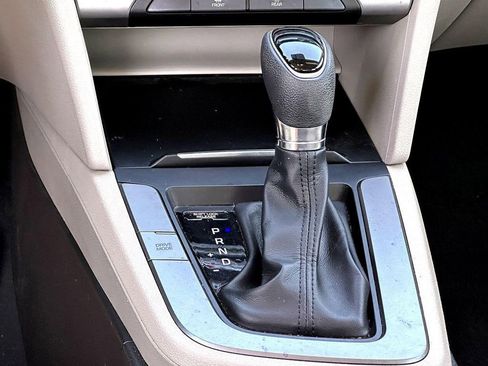 Used 2017 Hyundai Elantra SE image 29