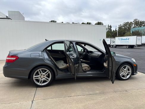 Used 2011 Mercedes-Benz E 550 Sedan image 31