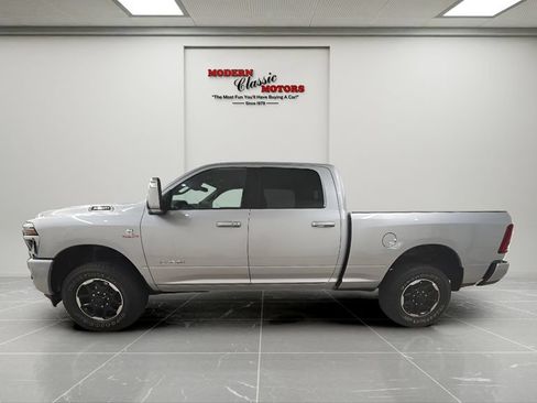 Used 2026 RAM 2500 Laramie AWD/4WD image 2