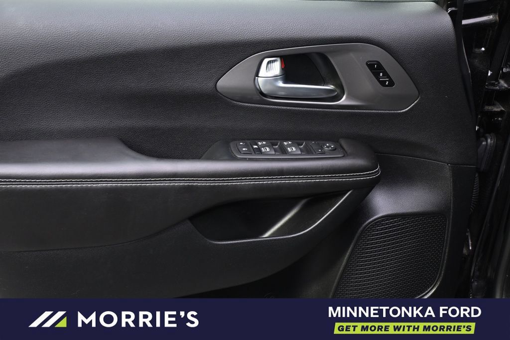 Used 2026 Chrysler Pacifica Select FWD image 24