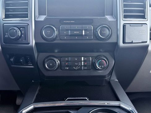 Used 2021 Ford F250 XLT w/ XLT Premium Package image 19