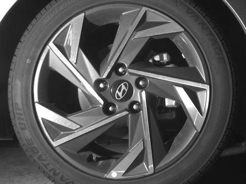 Used 2025 Hyundai Elantra Limited FWD image 13