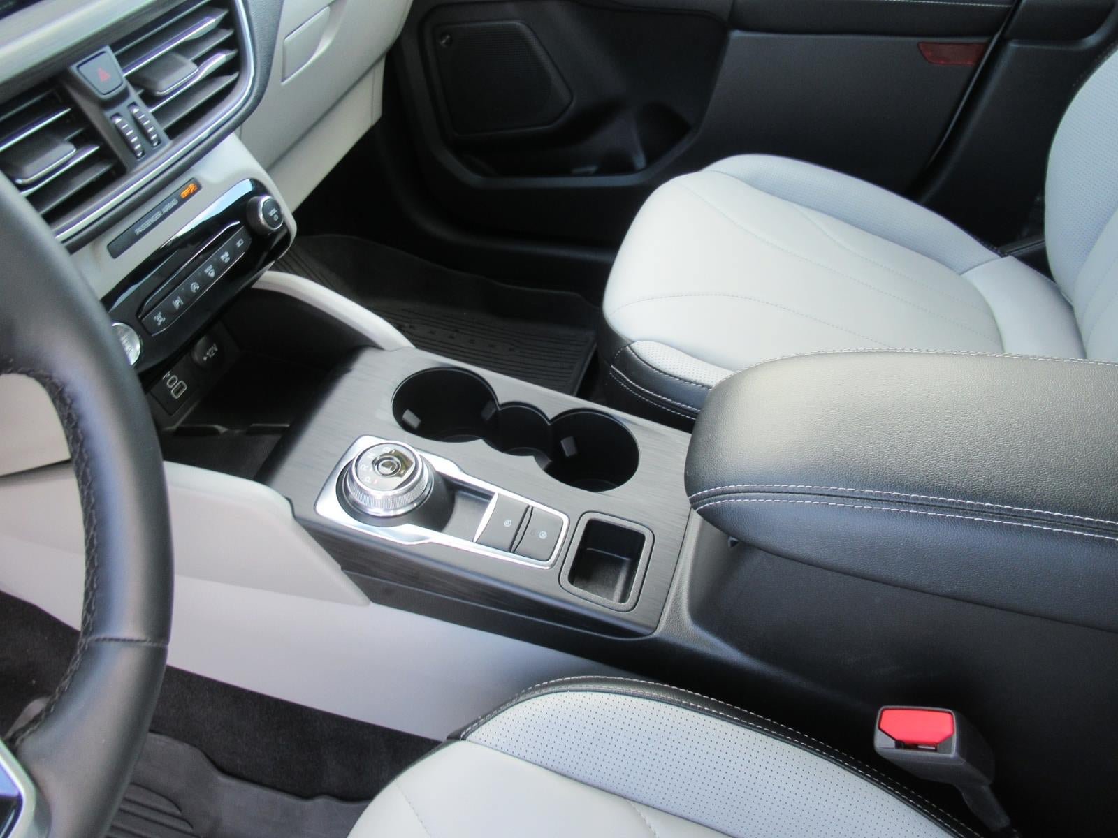 Used 2025 Ford Escape Platinum w/ Premium Technology Package AWD/4WD image 17