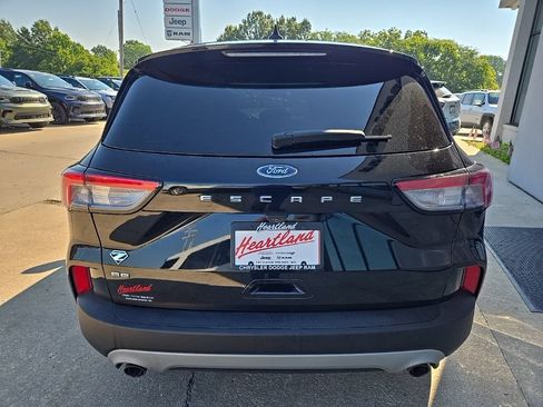 Used 2022 Ford Escape SE w/ Convenience Package FWD image 9