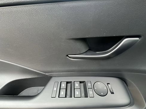 Used 2025 Hyundai Kona SEL FWD image 23