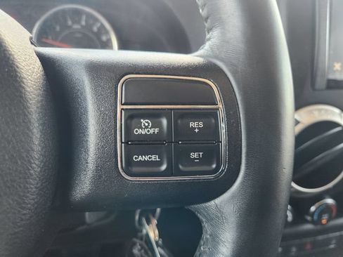 Used 2016 Jeep Wrangler Unlimited Rubicon w/ Connectivity Group AWD/4WD image 27