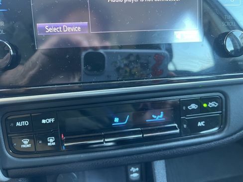 Used 2018 Toyota Corolla L image 16