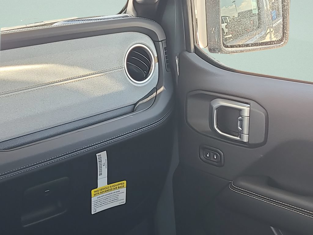 New 2026 Jeep Wrangler Unlimited Sahara AWD/4WD image 12