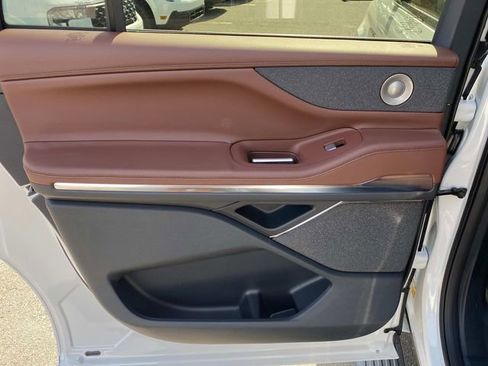 New 2026 Lincoln Navigator L Reserve AWD/4WD image 9