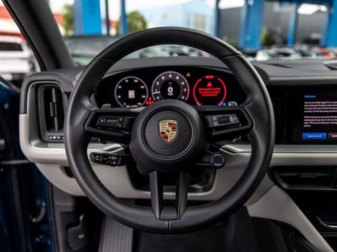 Certified 2025 Porsche Cayenne AWD/4WD image 6