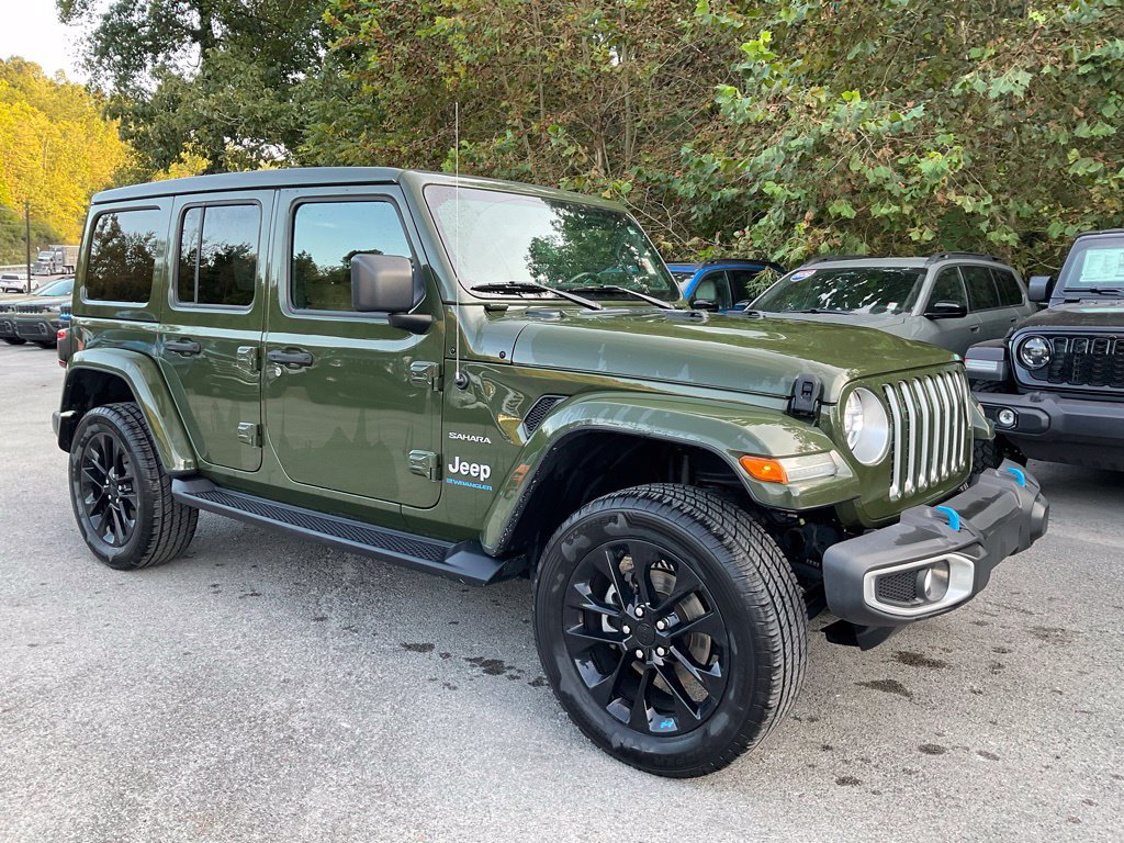Used 2023 Jeep Wrangler Unlimited Sahara w/ Cold Weather Group AWD/4WD image 7