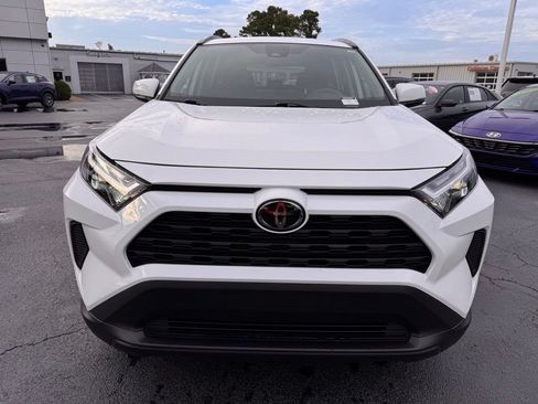 Used 2025 Toyota RAV4 XLE AWD/4WD image 8