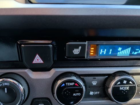 Used 2018 Toyota Tacoma TRD Off-Road image 26