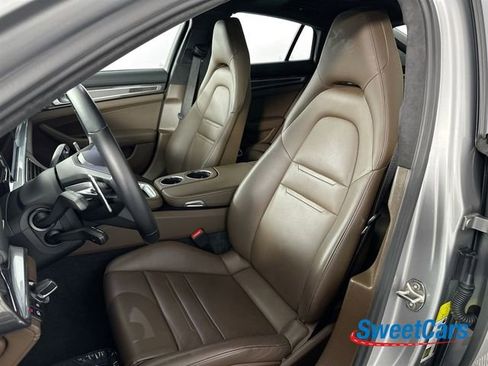 Used 2022 Porsche Panamera GTS image 11