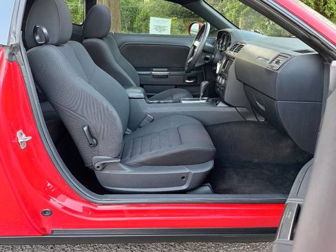Used 2010 Dodge Challenger R/T RWD image 12
