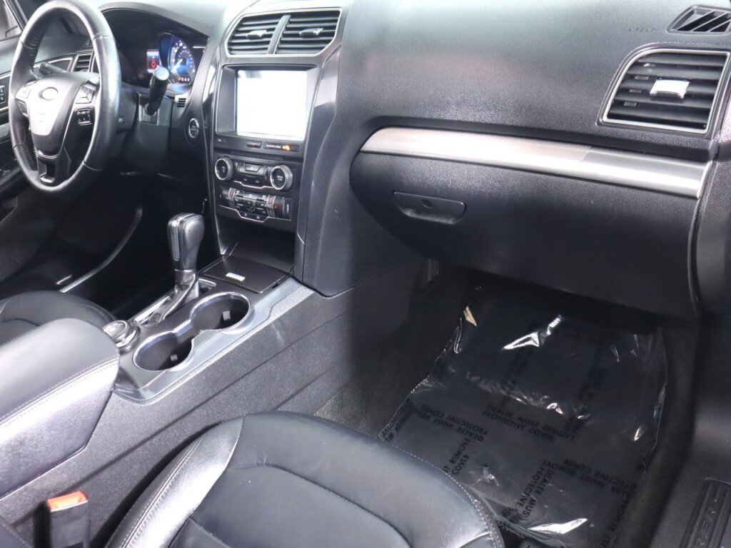 Used 2018 Ford Explorer XLT w/ Equipment Group 202A AWD/4WD image 45