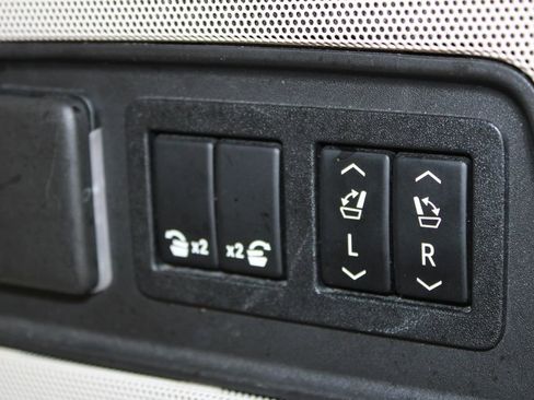 Used 2021 Cadillac Escalade Sport Platinum RWD image 28