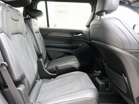 New 2025 Jeep Grand Cherokee L Altitude image 12