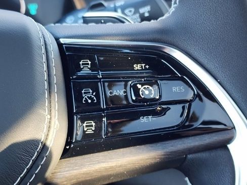 Used 2023 Jeep Grand Cherokee Overland w/ Luxury Tech Group IV image 12