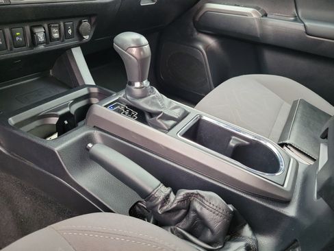 Used 2019 Toyota Tacoma TRD Off-Road w/ Technology Package image 35