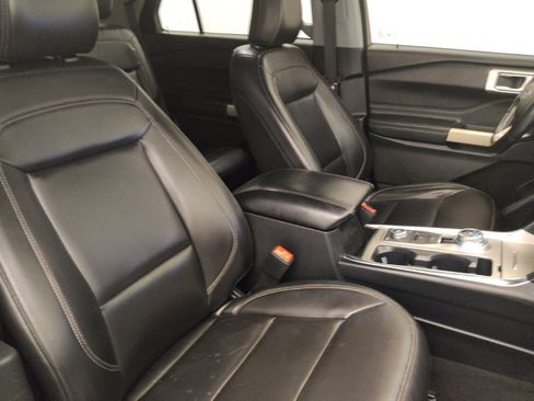Used 2021 Ford Explorer XLT w/ Equipment Group 202A AWD/4WD image 21