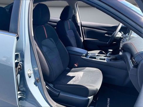 Certified 2025 Nissan Sentra SR FWD image 27