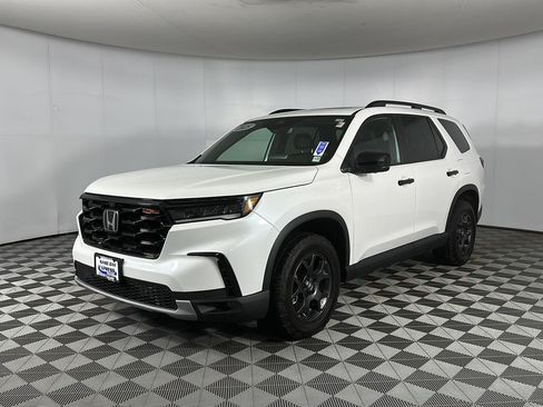 Used 2025 Honda Pilot TrailSport image 5