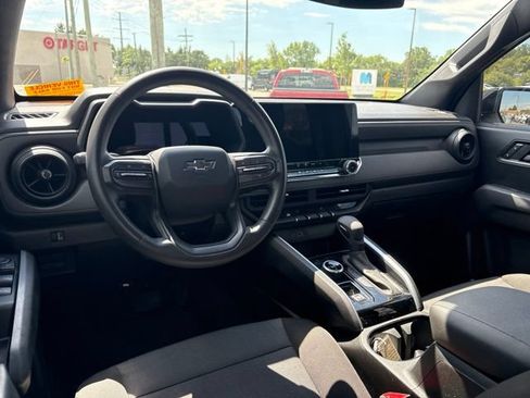 Used 2023 Chevrolet Colorado Trail Boss w/ Technology Package AWD/4WD image 9