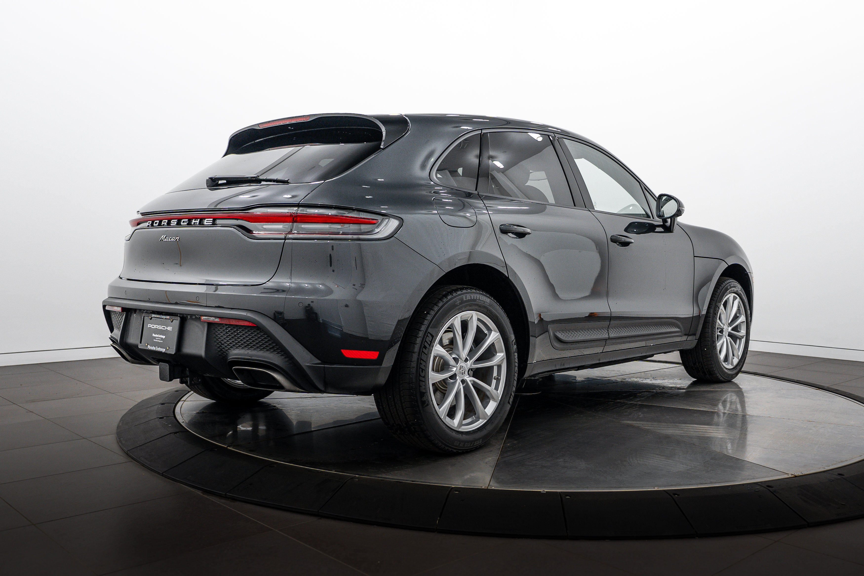 Certified 2026 Porsche Macan AWD/4WD image 7