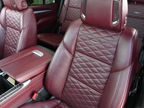 Used 2025 Cadillac Escalade Sport image 9