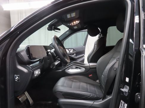 Used 2025 Mercedes-Benz GLS 450 4MATIC image 9