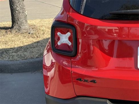 Used 2023 Jeep Renegade Latitude image 5