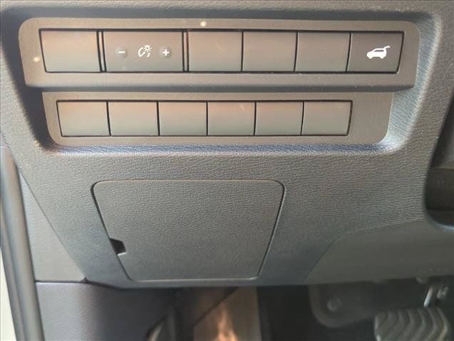 Used 2025 Mitsubishi Outlander SE FWD image 11