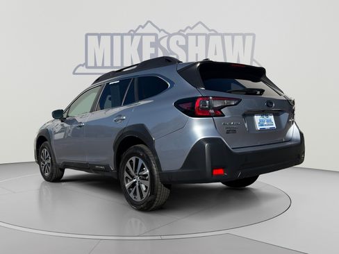 Used 2024 Subaru Outback Premium AWD/4WD image 3