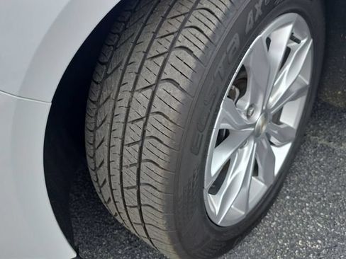Used 2023 Chevrolet Malibu LT FWD image 31