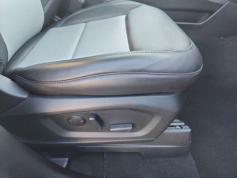 Used 2022 Ford Explorer XLT w/ Equipment Group 202A image 35