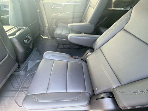 Used 2025 Chevrolet Tahoe Z71 w/ Comfort Package image 27