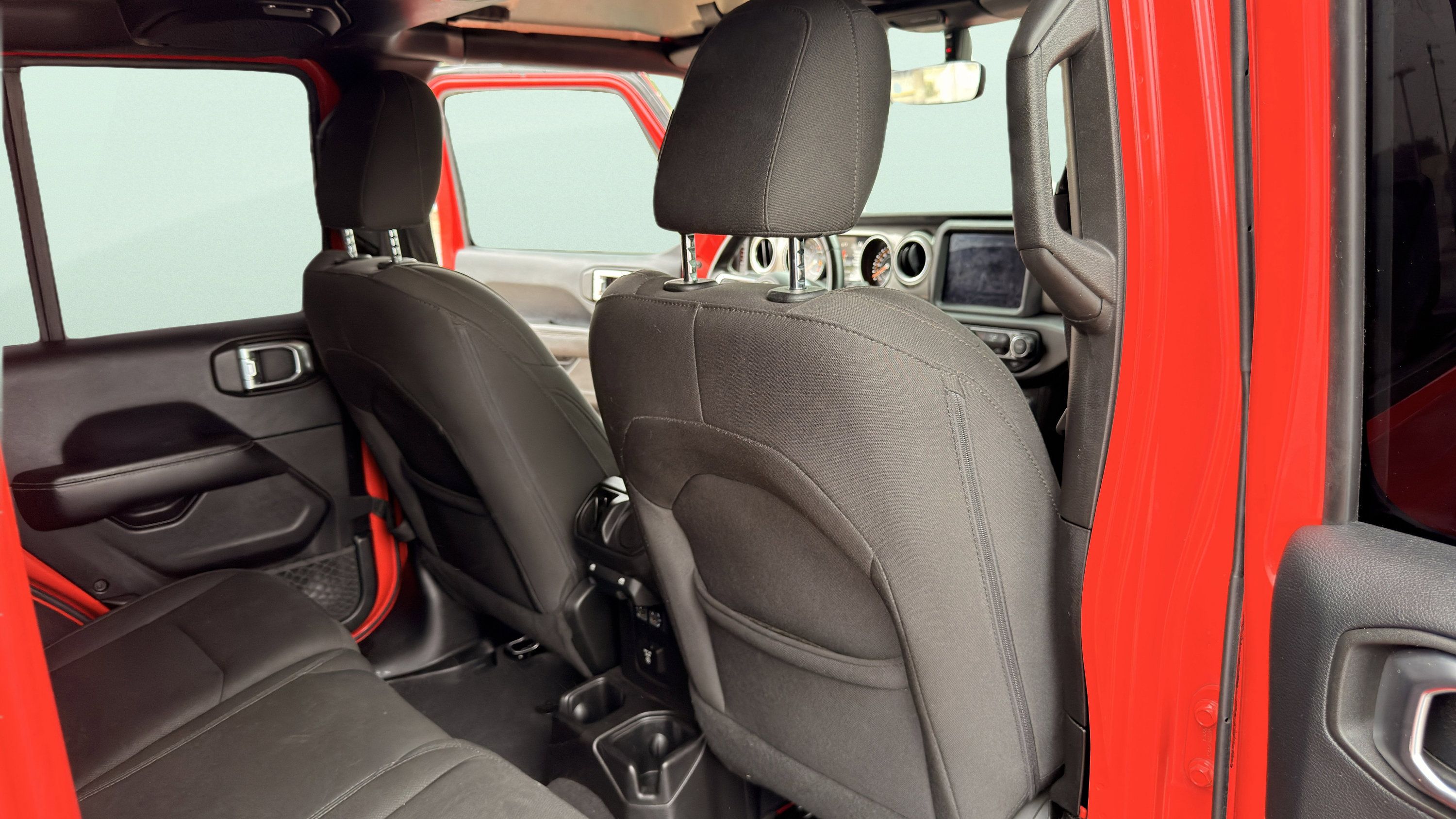 Used 2018 Jeep Wrangler Unlimited Sahara w/ Uconnect 4C Nav & Sound Group AWD/4WD image 35