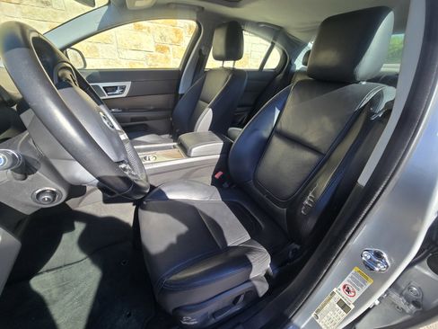 Used 2012 Jaguar XF image 5