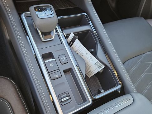 New 2025 Nissan Pathfinder Platinum image 25