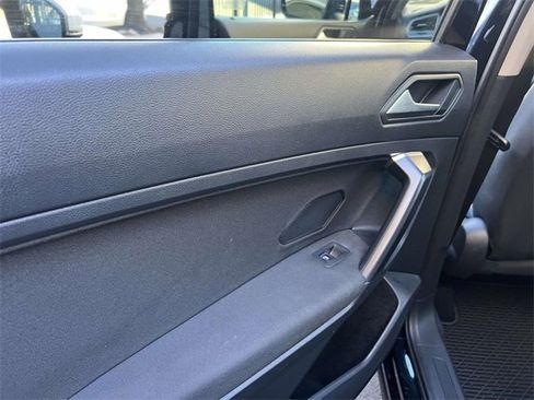 Used 2021 Volkswagen Tiguan S image 11