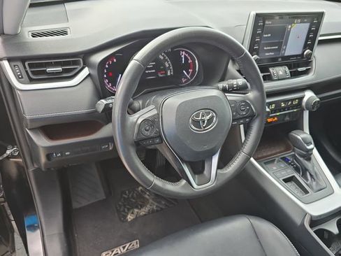 Used 2020 Toyota RAV4 Limited FWD image 17