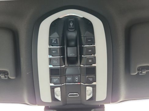 New 2026 Porsche Macan image 38