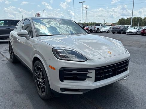 Used 2024 Porsche Cayenne S AWD/4WD image 38
